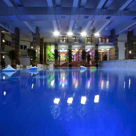 Ferienwohnung Militari Luxury Flat Roşu Exterior foto