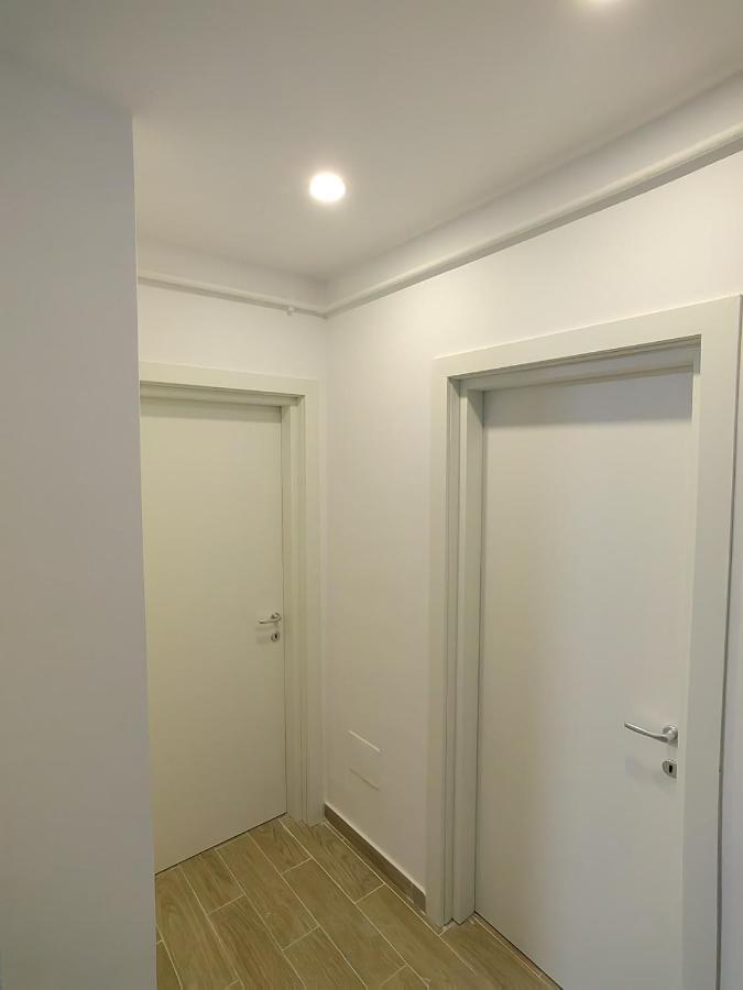 Ferienwohnung Militari Luxury Flat Roşu Exterior foto