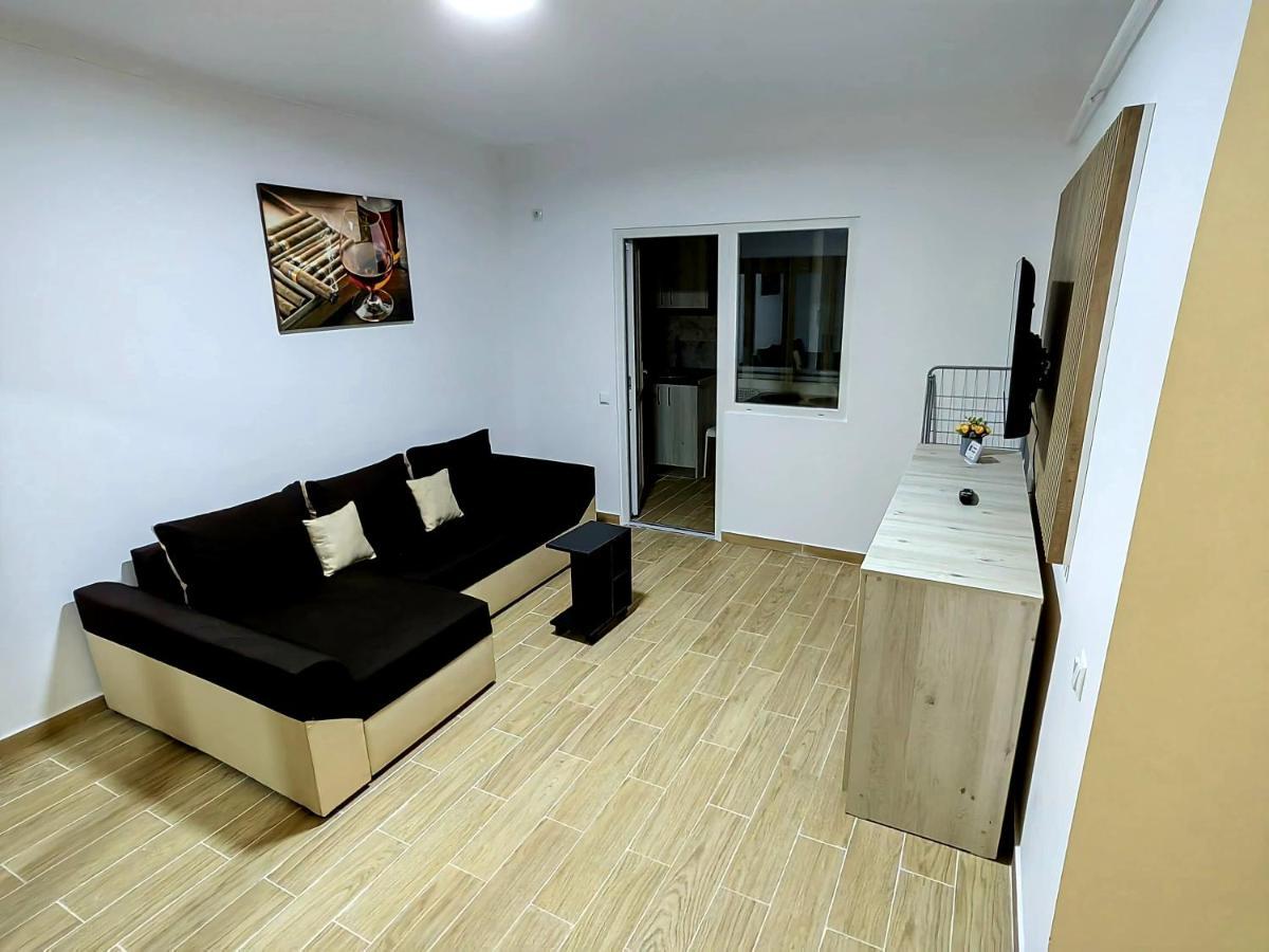 Ferienwohnung Militari Luxury Flat Roşu Exterior foto