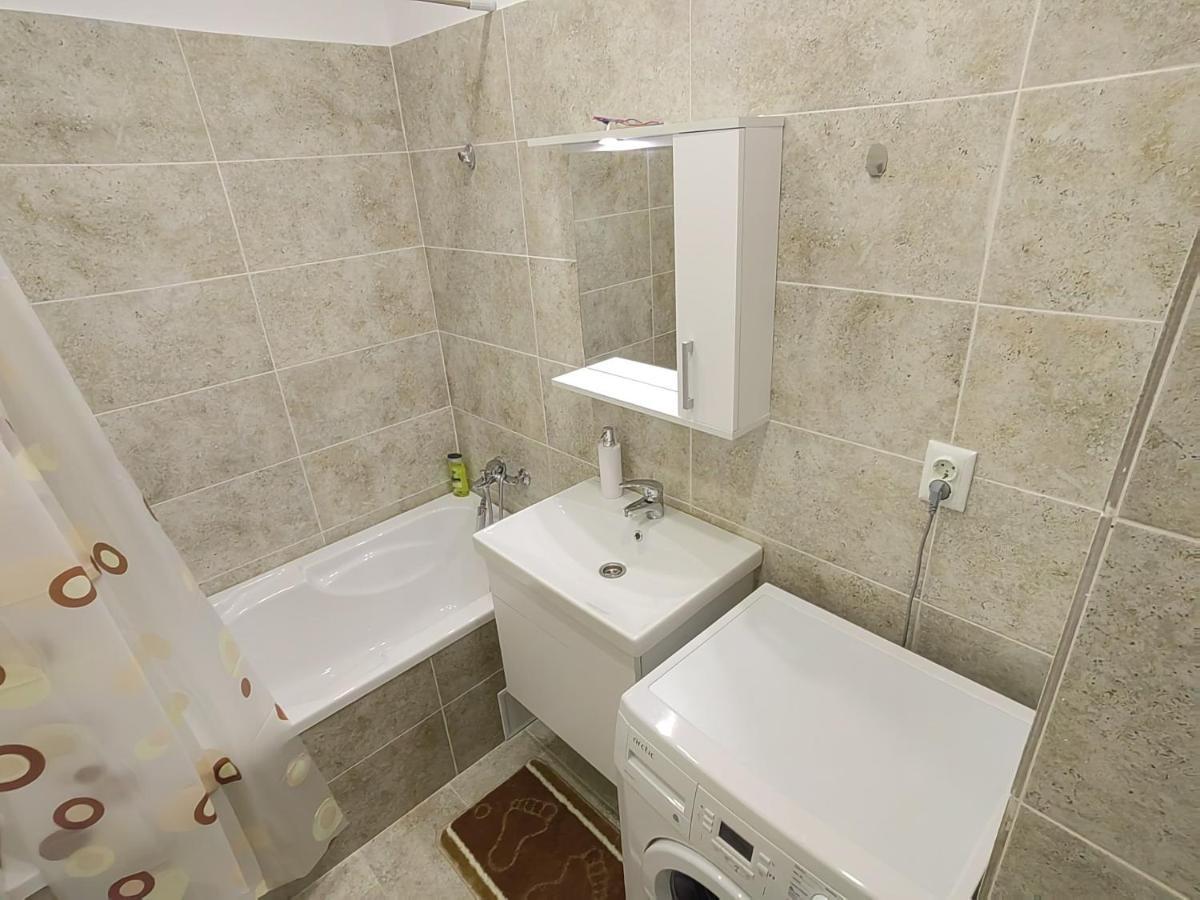 Ferienwohnung Militari Luxury Flat Roşu Exterior foto