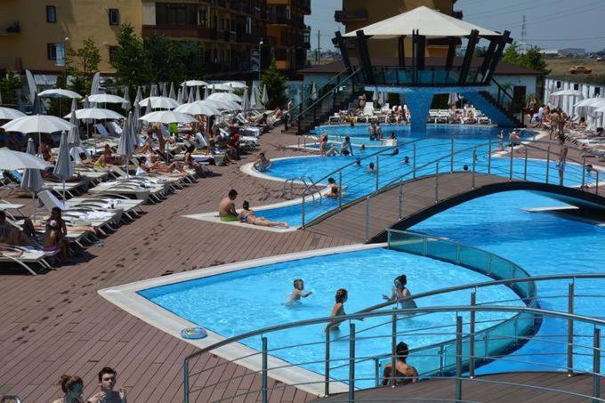 Ferienwohnung Militari Luxury Flat Roşu Exterior foto