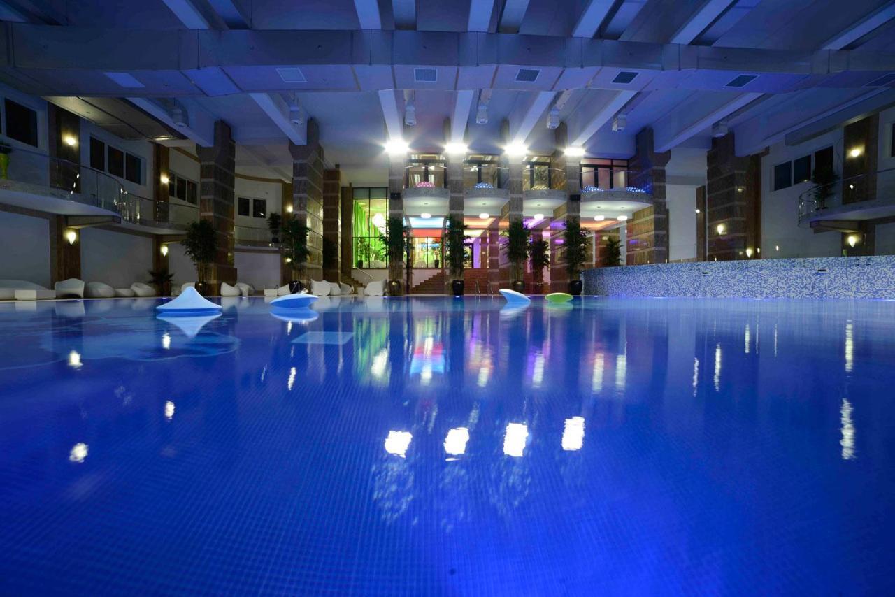 Ferienwohnung Militari Luxury Flat Roşu Exterior foto