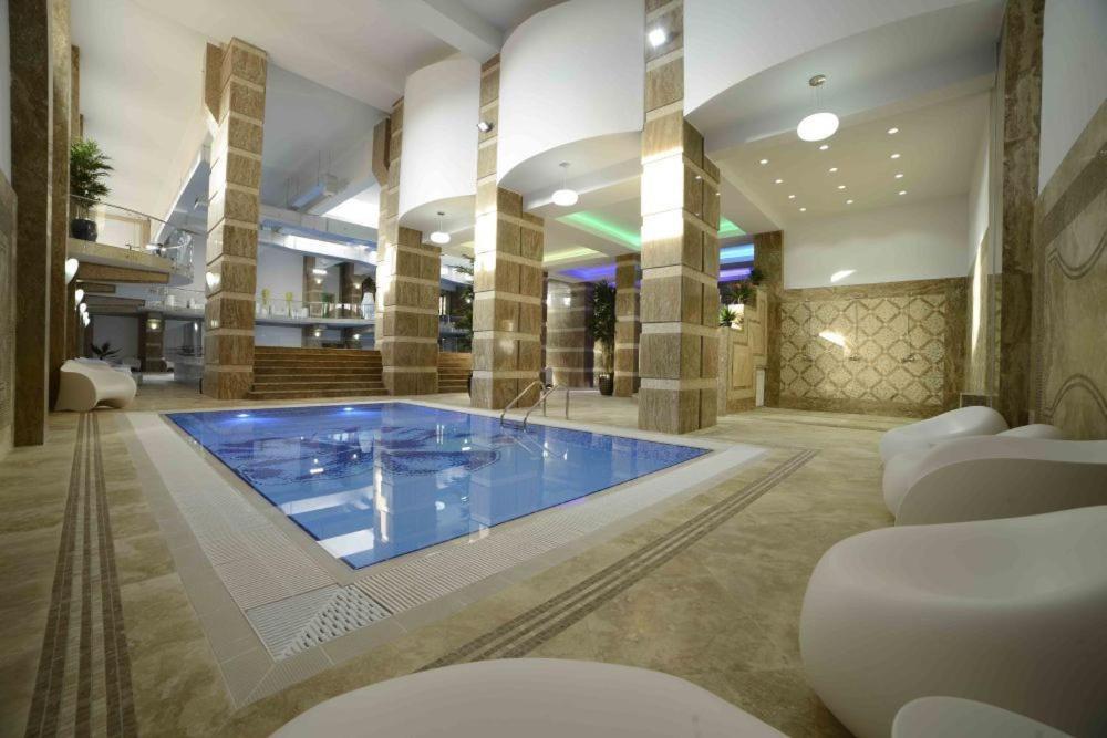 Ferienwohnung Militari Luxury Flat Roşu Exterior foto